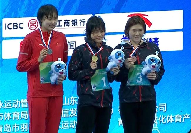 女子400米个人混合泳余依婷夺冠达标