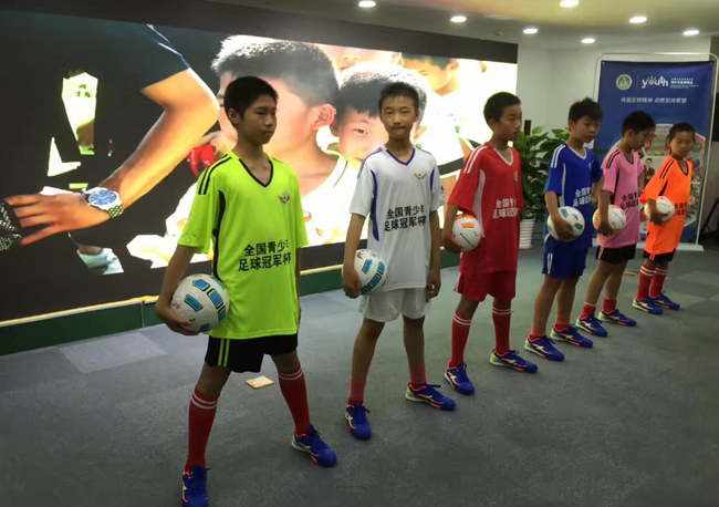 福驰定位青少年足球装备市场