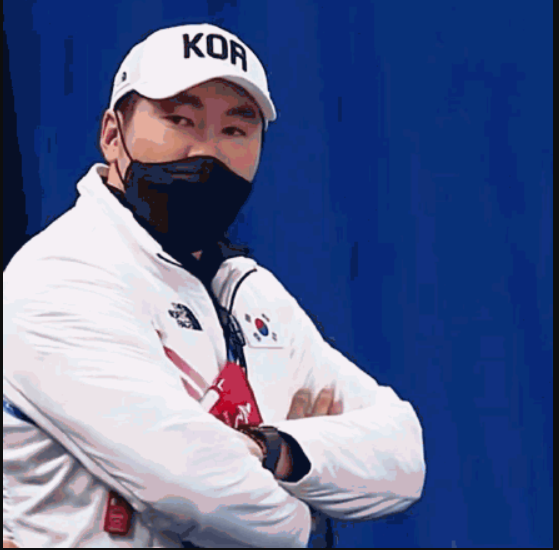 韩国短道速滑胡子教练图片