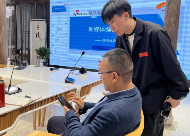 新浪棋牌视频总监赐霖现场教学