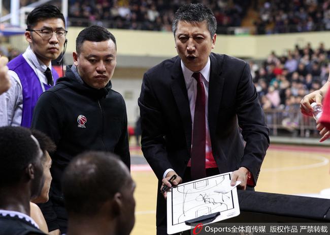 郭士强暂停时布置战术