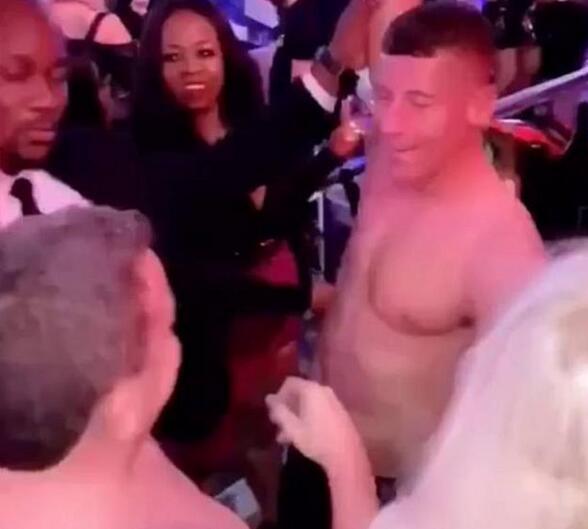 巴克利夜店狂欢