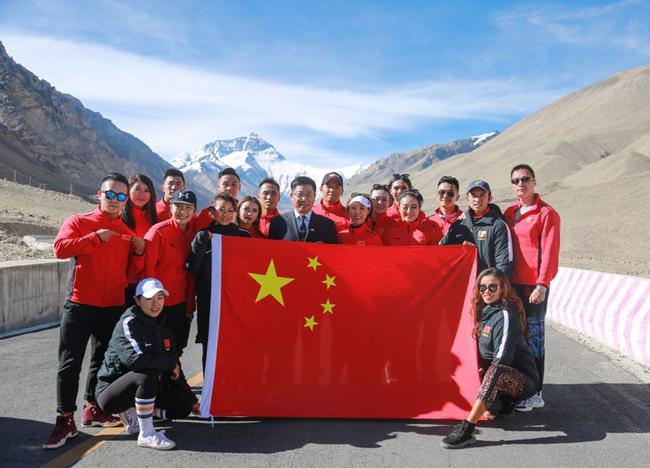 铸型≥中国国家健美健身队站上5200米世界最高舞台