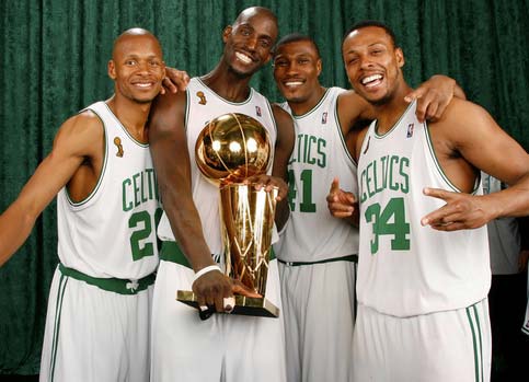 凯尔特人坐拥三巨头夺冠