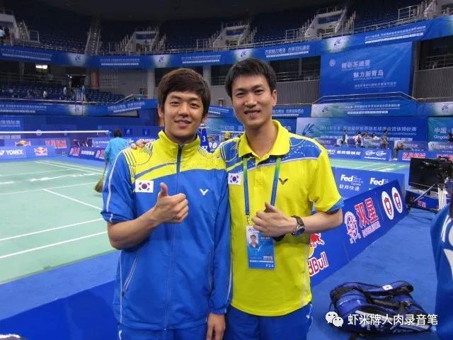 陈刚（右）与韩国奥运冠军李龙大