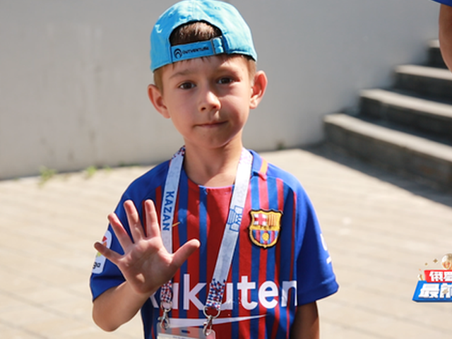 萌娃“梅西”秀球技