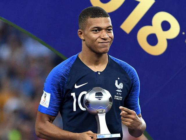 19岁姆巴佩比肩球王贝利