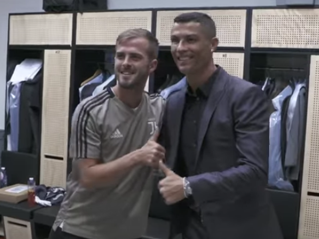 C罗与新队友会面