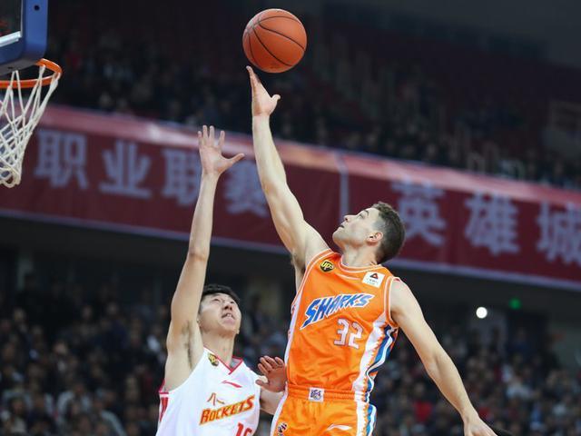 上海男篮87-83八一