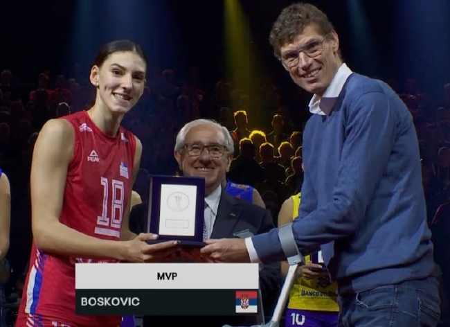 博斯科维奇在2022年世锦赛蝉联MVP