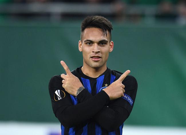 劳塔罗庆祝进球