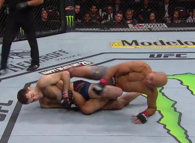 瑞恩-霍尔以足跟勾降服BJ-潘恩