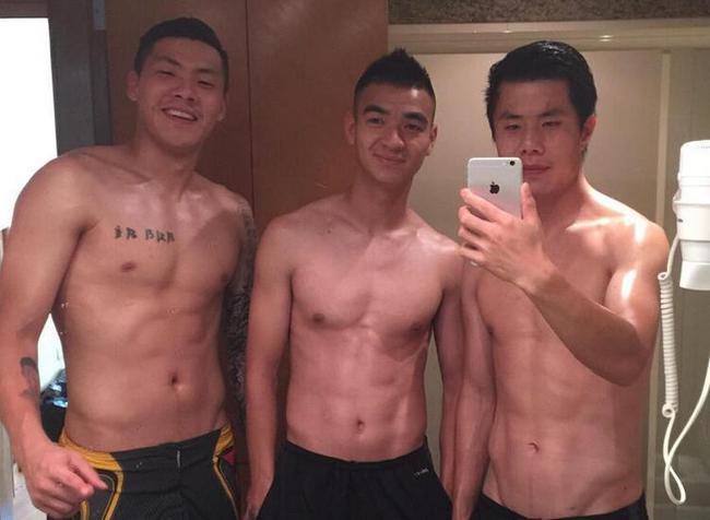 国足队员真的都是“白斩鸡”吗？