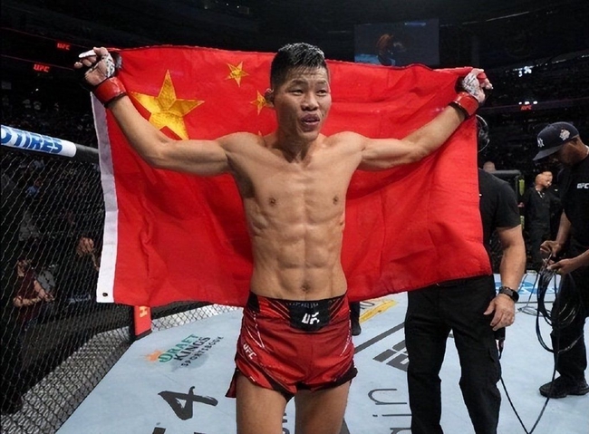 UFC格斗之夜李景亮强势归来 第二回合TKO散打沙皇！