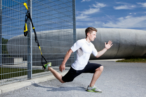 在家也不能让肌肉闲着 男士4个徒手健身动作大全