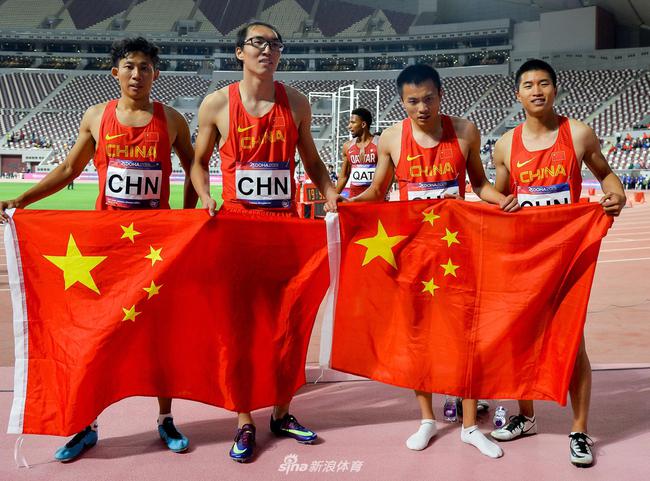 中国4X400米接力摘银