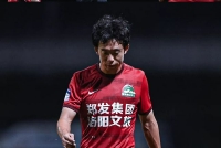 足球报:三位裁判专家谈马兴煜犯规 均认为红牌不冤