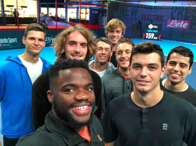 新生代总决赛八人合影