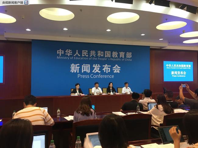 报告称将进一步完善从小学、初中、高中与大学联赛。