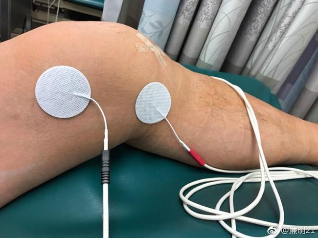 廉明赴美接受膝盖手术:一切都很顺利