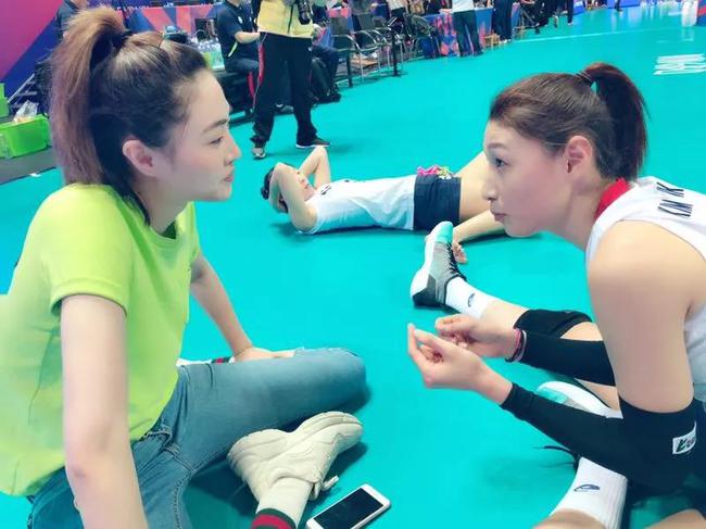 王之腾马蕴雯探班金软景下赛季留上海或许有机会