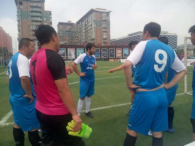 李小龙参加风神足金联赛