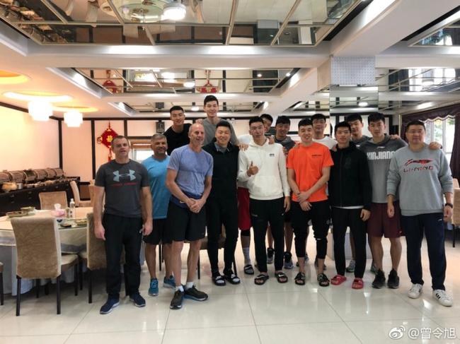 可兰白克迎26岁生日兄弟武大靖送祝福