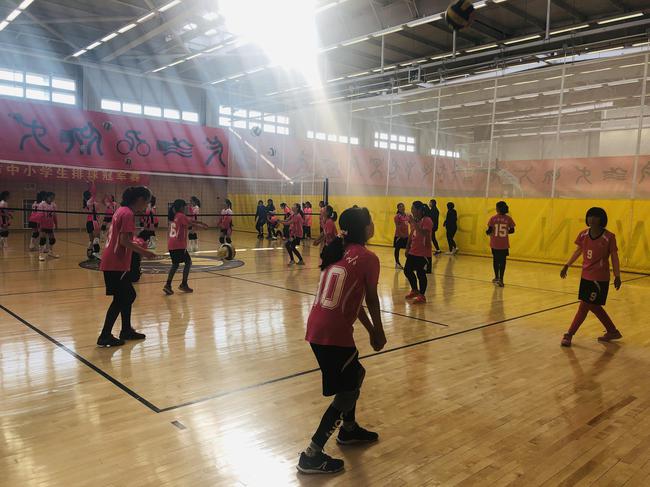 北京市中小学生排球冠军赛开战