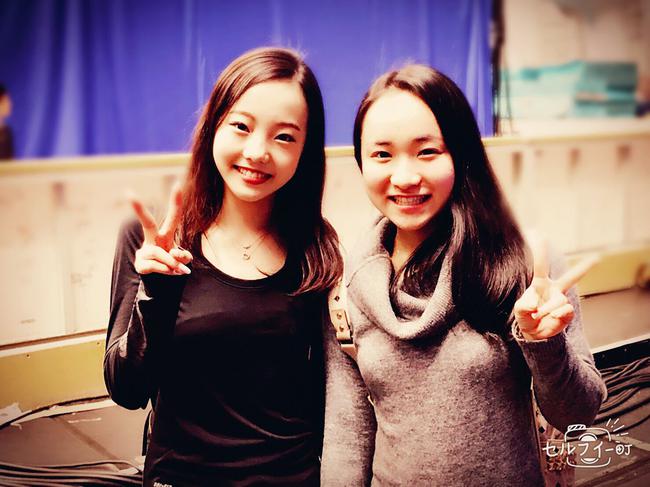 伊藤美诚(右)和花滑美女本田真凛