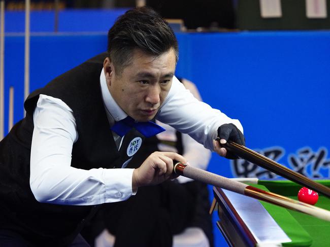 苏玲温铁军和苏玲的比赛可谓针尖对麦芒,苏玲手感火热,3炸2接6:5把