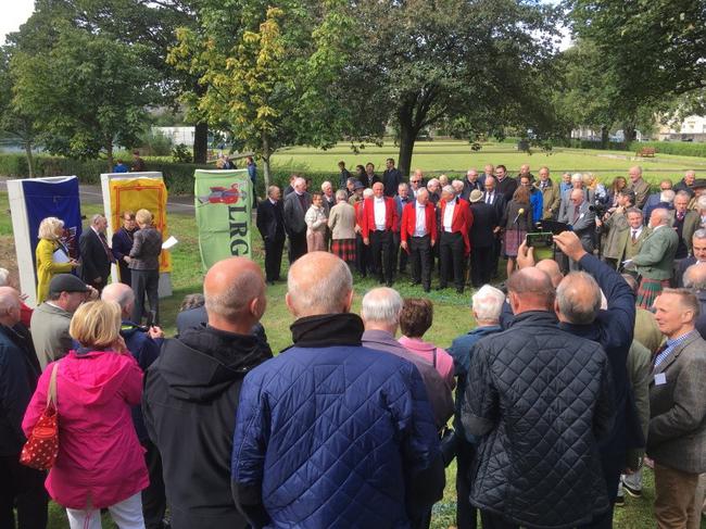 拉特垂铜像落成典礼