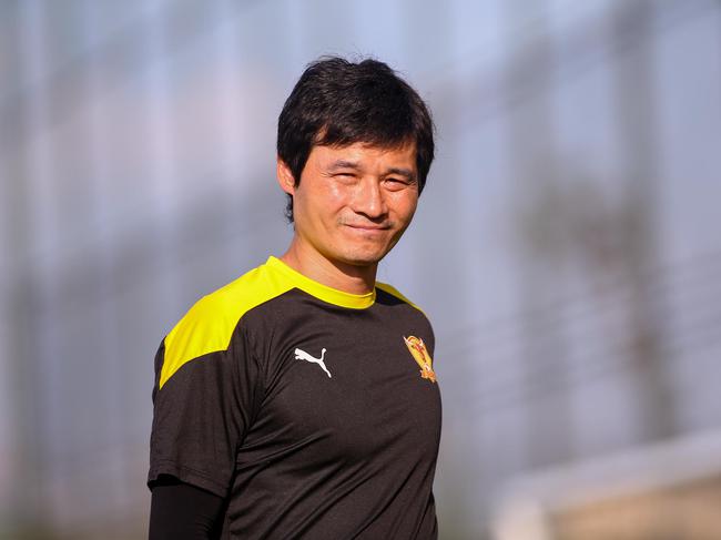 李毅祝福国足:即来之则安之 祝迪拜之行凯旋而归_国内足球_新浪竞技风