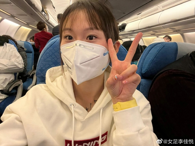 杨淑慧启程赴法甲留洋 师姐李佳悦邀约顶峰相见