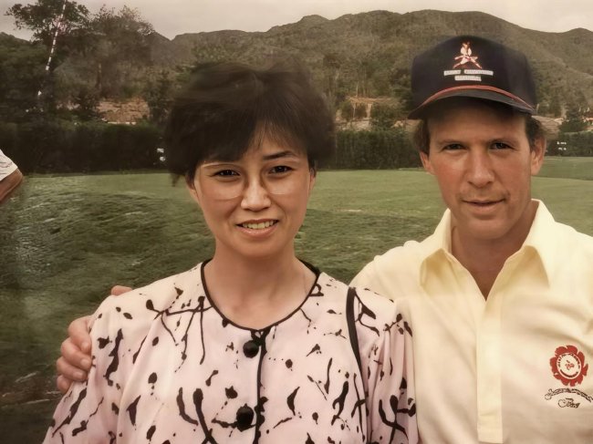 何慧嫻（左）和拉利-尼爾遜（右）