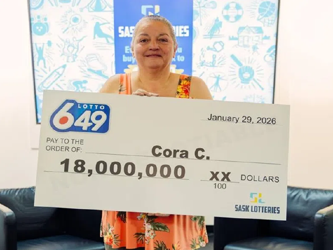 科拉领取1800万加元大奖