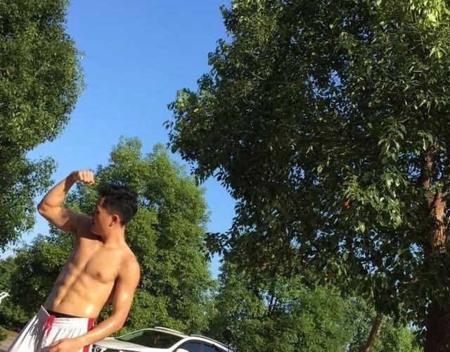 “肌肉男”吴碧泰