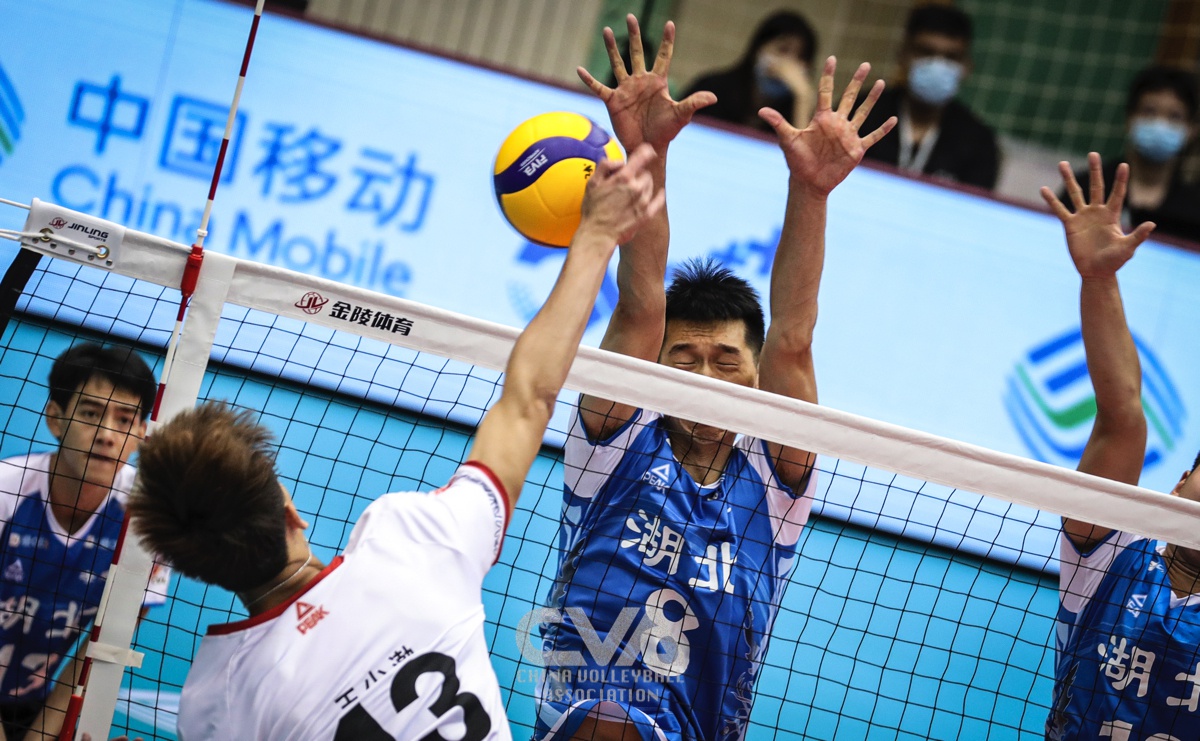 湖北男排经历疫情重回球场展现良好精神风貌