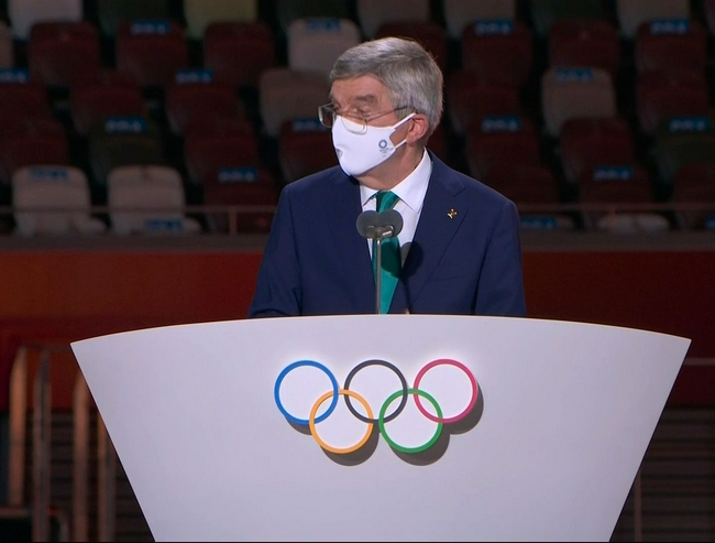 国际奥委会主席巴赫宣布第32届夏季奥运会闭幕
