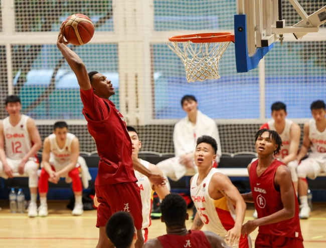 中国男篮热身赛不敌美国阿拉巴马大学男篮校队