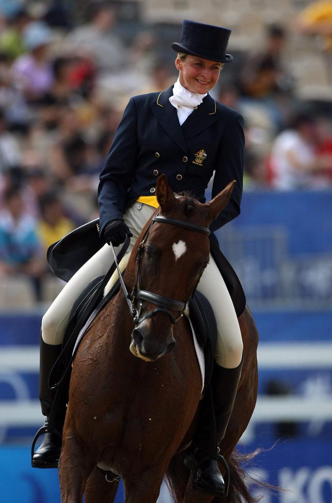 马术课堂丨进行盛装舞步训练的马最早是被用于战争的