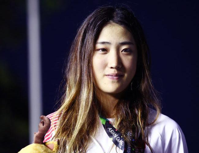 ，17岁的北京姑娘刘文博以四轮-10杆的成绩获得个人银牌