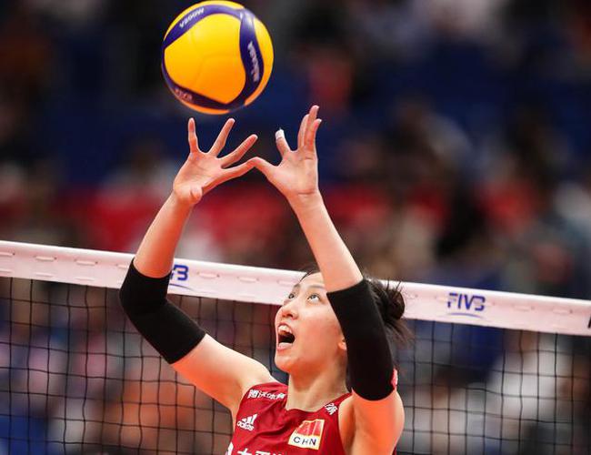 奥运冠军,中国女排首发二传丁霞打满全场,作为球队的场上大脑,丁霞也