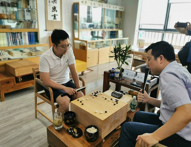 古力王雷在优普围棋博物馆尝试中国古棋规则对弈