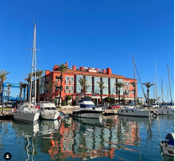 安踏冬奧會(huì)國(guó)旗款