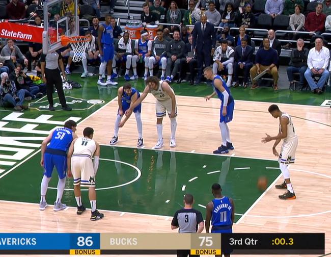 NBA上演0.3秒神級博弈!換上4高僅為搶一籃板,連主角都忍不住笑了!-黑特籃球-NBA新聞影音圖片分享社區