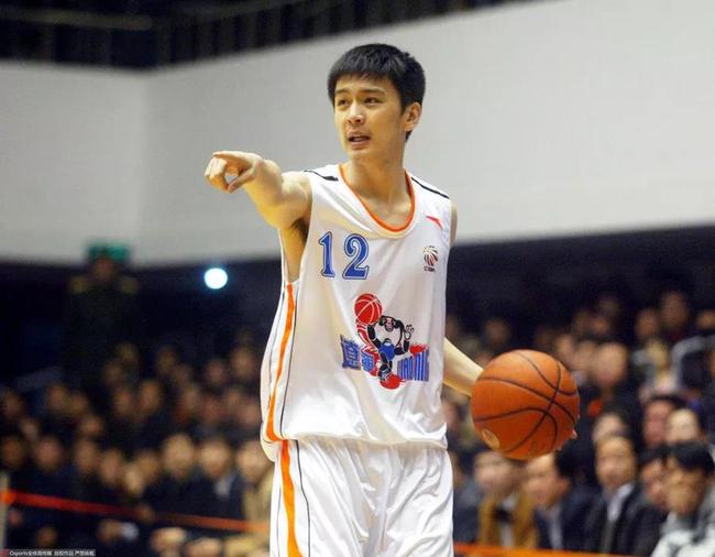 辽篮确认杨鸣退役15个赛季的坚守铸就传奇