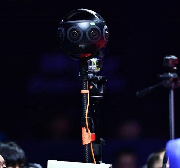 乒乓球比赛主要通过“鹰眼”重点关注发球环节。