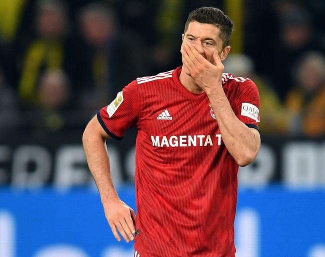 德甲-莱万+罗伊斯各两球 拜仁两度领先客场负