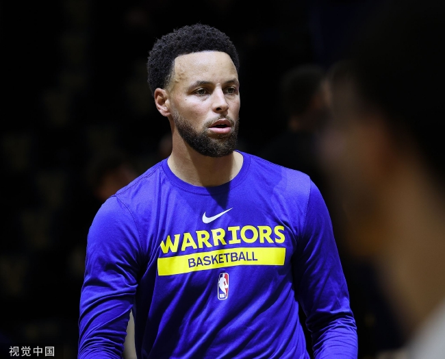 勇士当家球星库里再展神射手本色全场狂砍45分带队逆转取胜