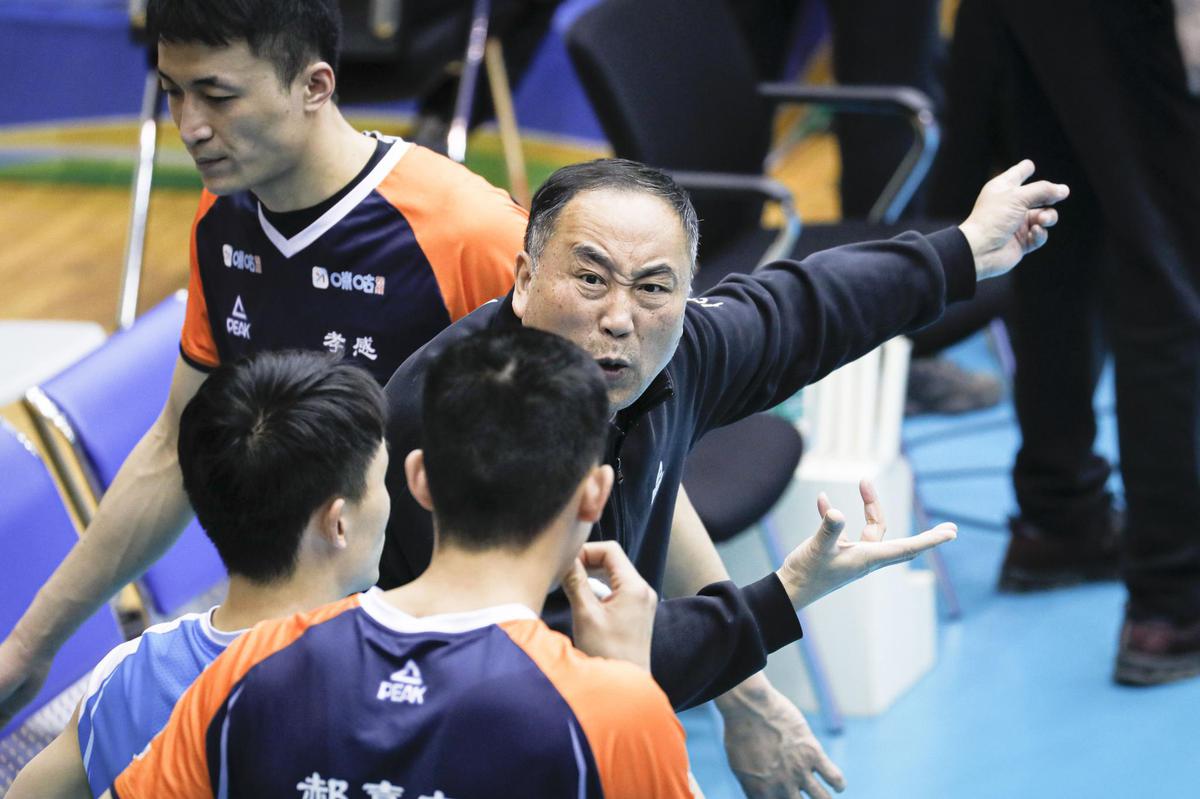 广东男排的郑光源拿到全场最高的19分,湖北男排的林